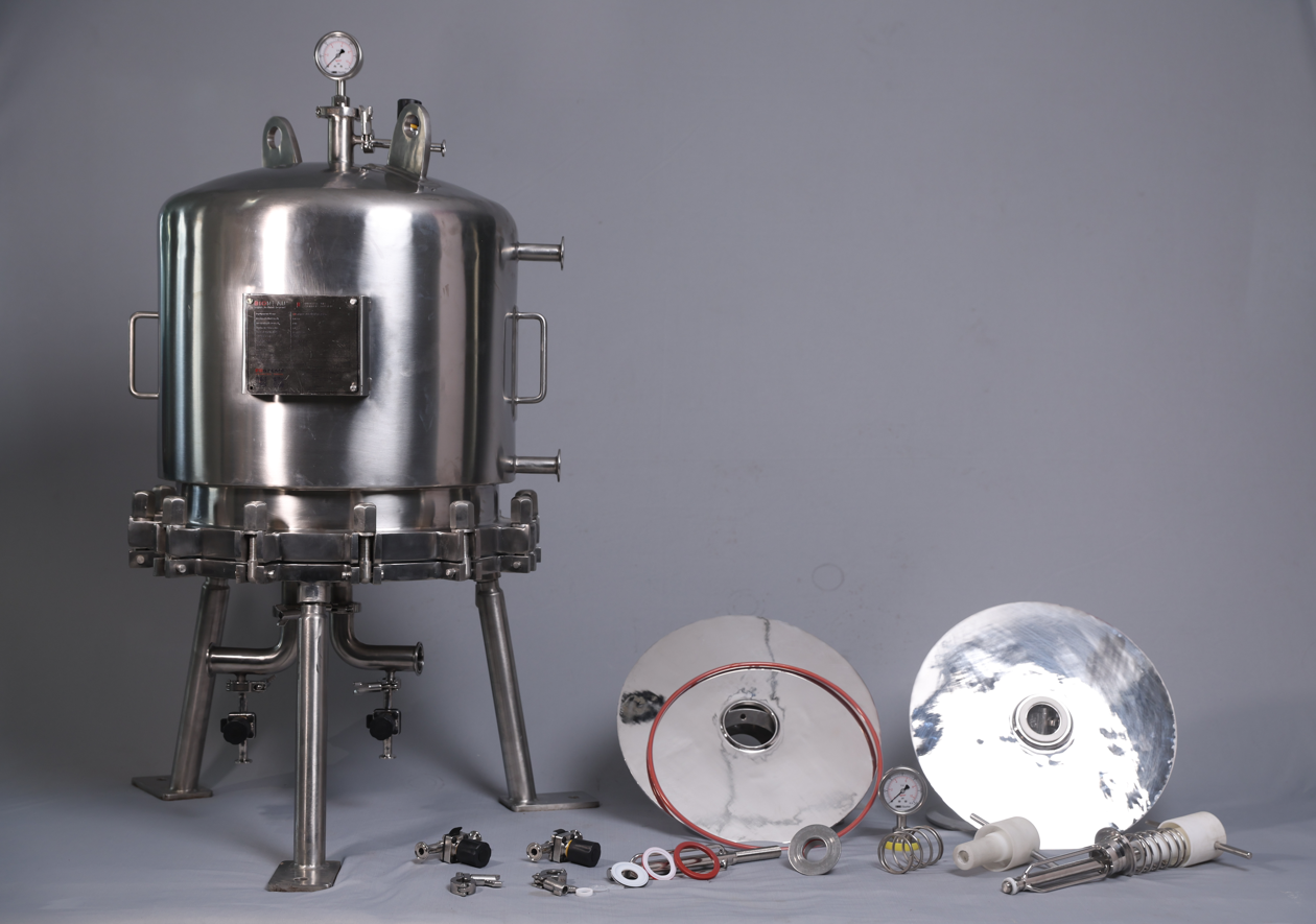 Lenticular Filter Housing